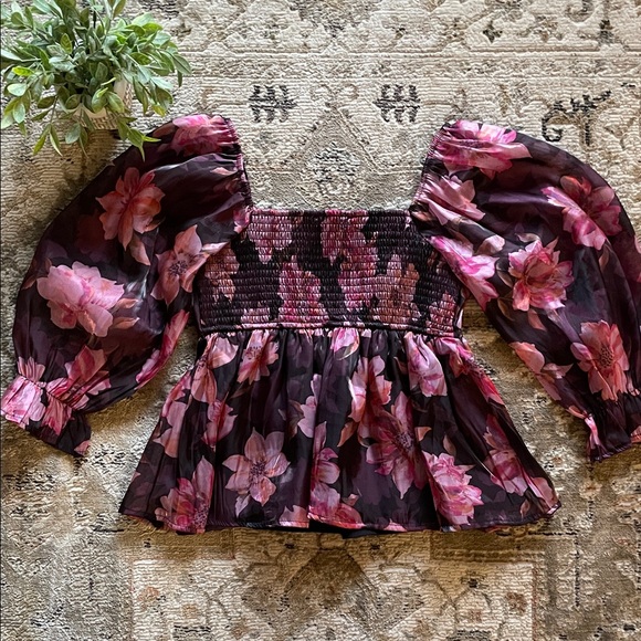 Chic Floral Blouse with Puff Sleeves - Picture 4 of 7